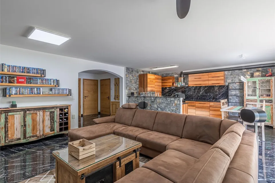 Schönes Apartment mit Terrasse und Bergblick