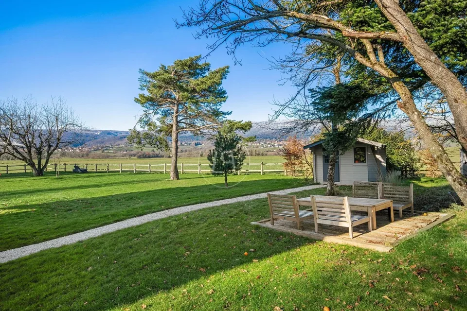Casa incantevole nel cuore della natura a Burtigny.