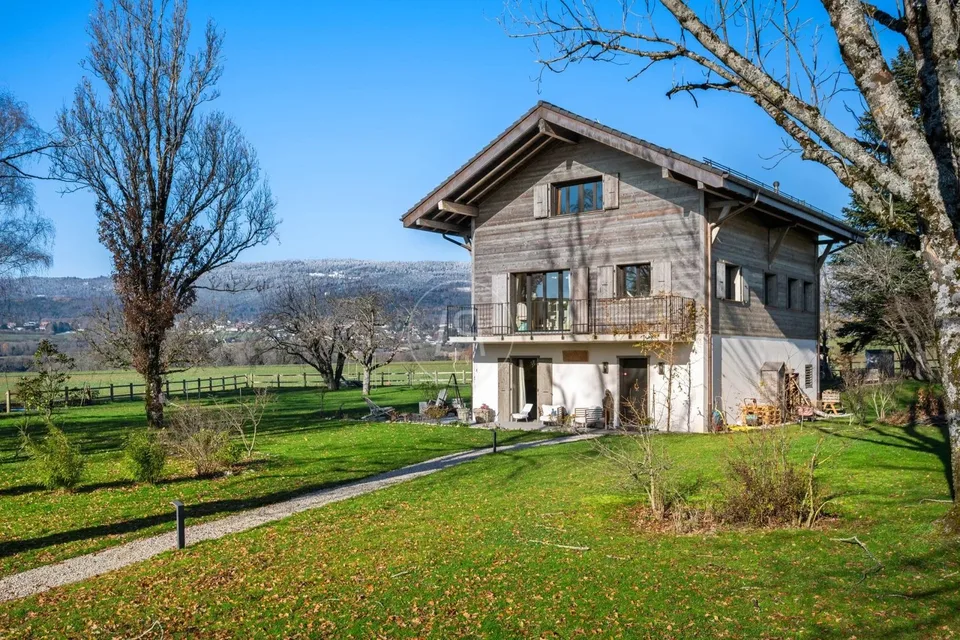 Casa incantevole nel cuore della natura a Burtigny.