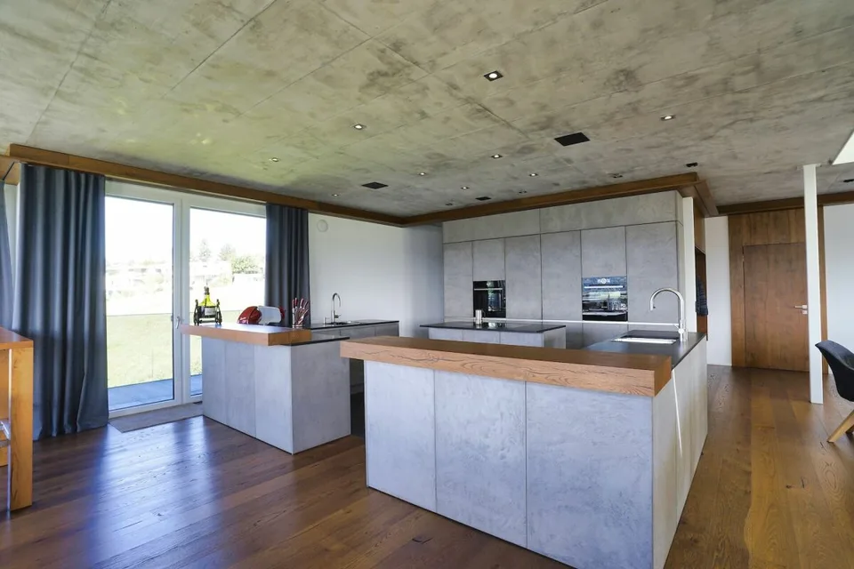 EINZIGARTIGES TERRASSENHAUS MIT POOL, WEITSICHT UND HÖCHSTEM WOHNKOMFORT