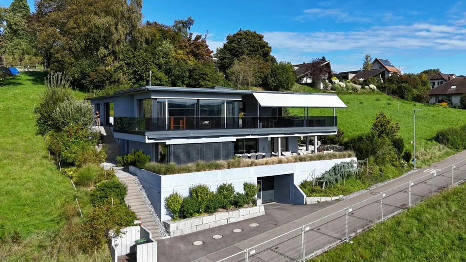 EINZIGARTIGES TERRASSENHAUS MIT POOL, WEITSICHT UND HÖCHSTEM WOHNKOMFORT