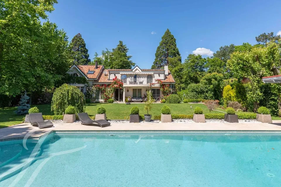 EXCLUSIVE - Luxury and serenity in the heart of Conches