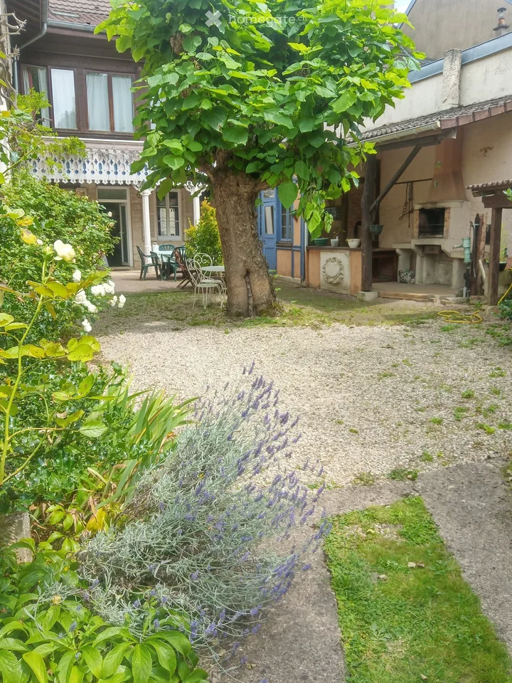 Charaktervolles Haus mit 11 Zimmern in Saint-Jean-de-Losne in Burgund