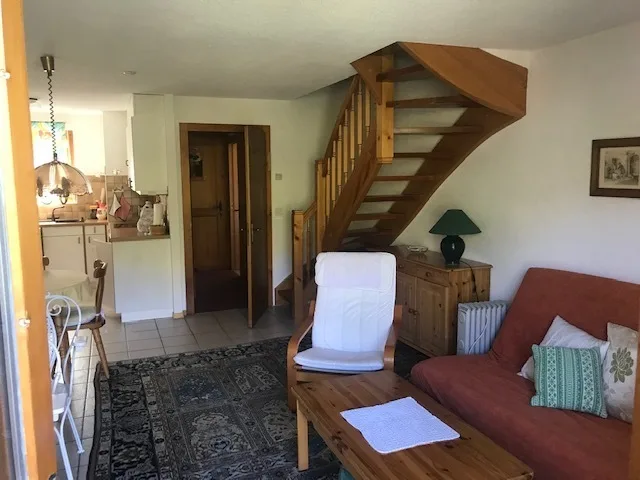 Duplex in Mosses mit zwei Balkonen, Garage und Parkplatz. Blick. Schnell!