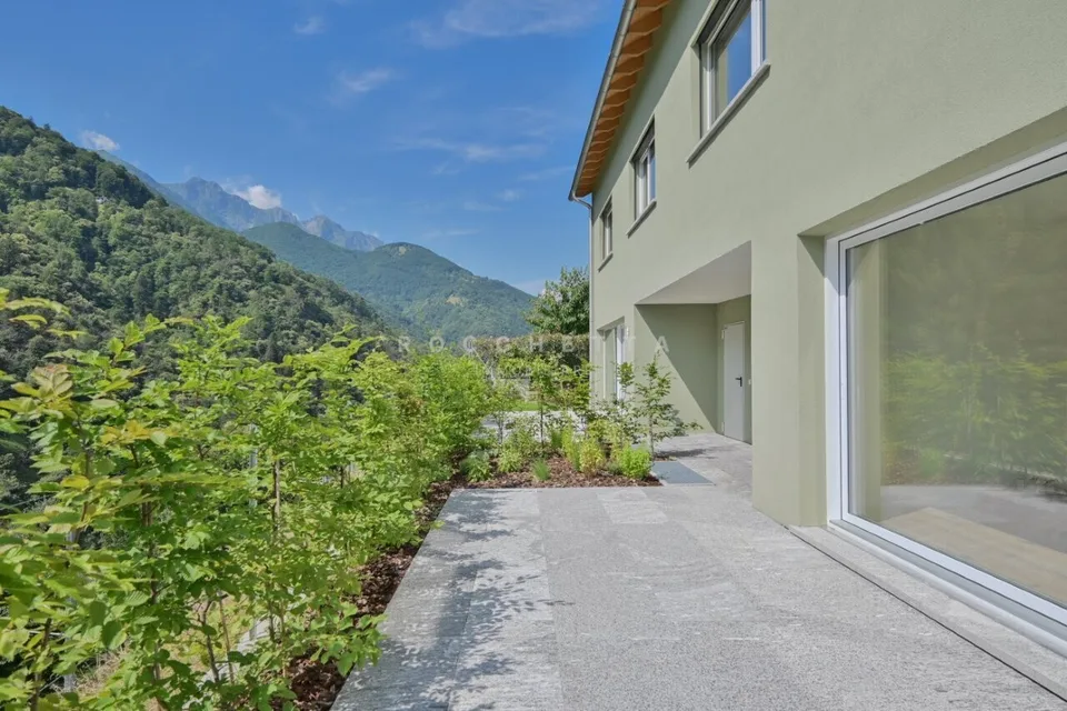 Nuove e raffinate case unifamiliari con meravigliosa vista nel verde