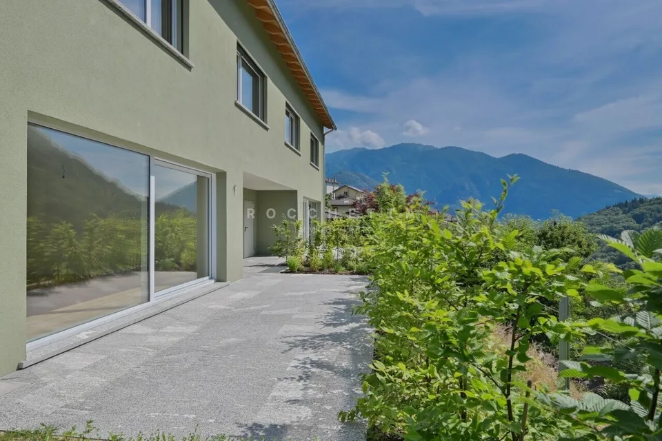 Nuove e raffinate case unifamiliari con meravigliosa vista nel verde