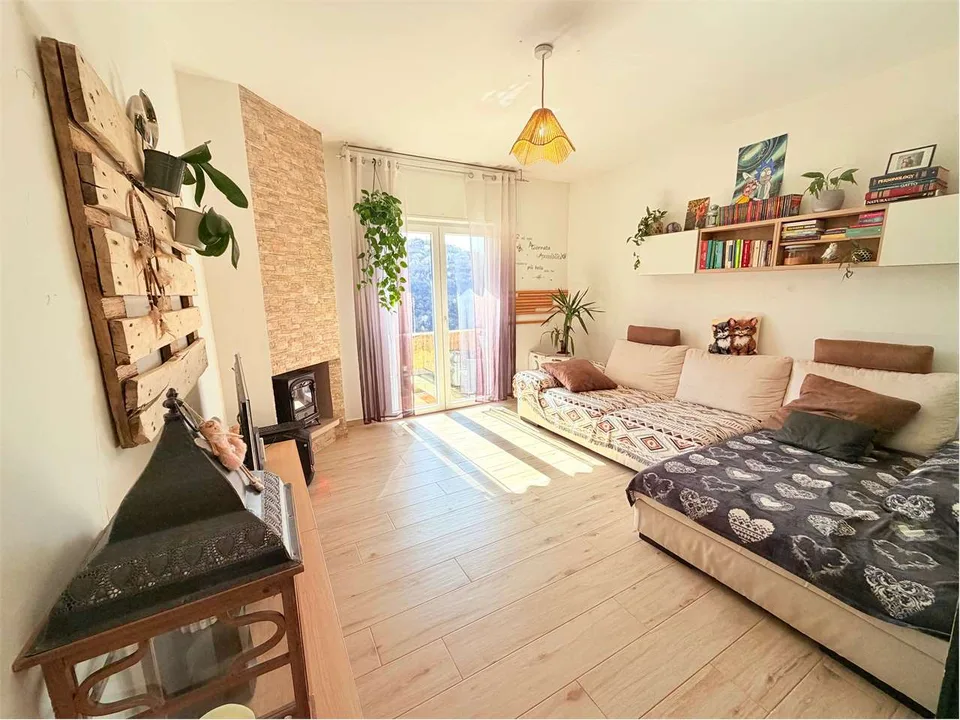 Casa di paese ristrutturata in posizione tranquilla e soleggiata, con