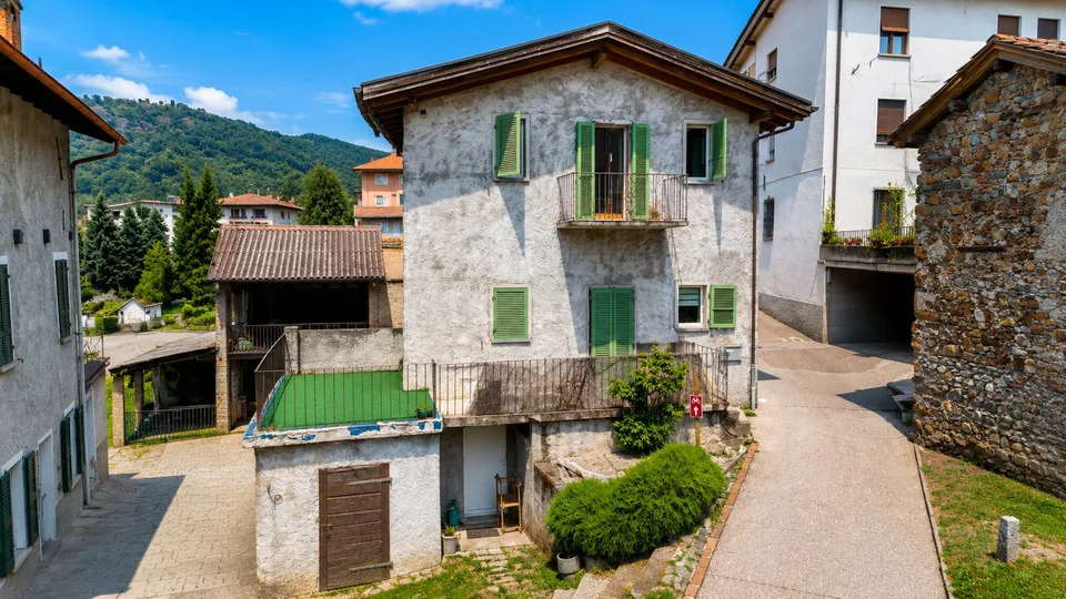 Casa unifamiliare di 4.5 locali a Cadempino con giardino e potenziale di ampliamento
