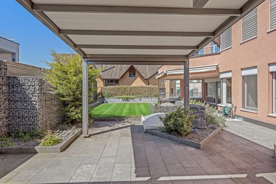 Helle 4-Zimmer-Wohnung mit Balkon und Garage in Hünenberg
