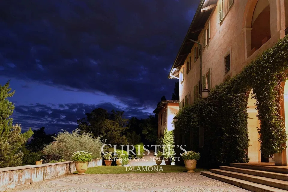 Villa di lusso con grande parco e interni storici a Biella – foto 10 di 13