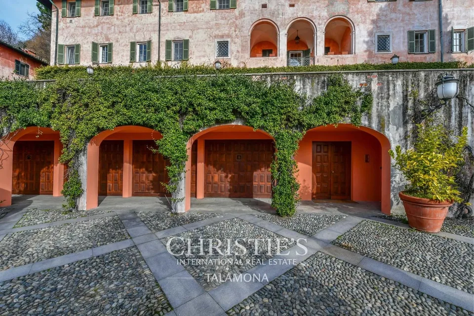 Villa di lusso con grande parco e interni storici a Biella – foto 9 di 13