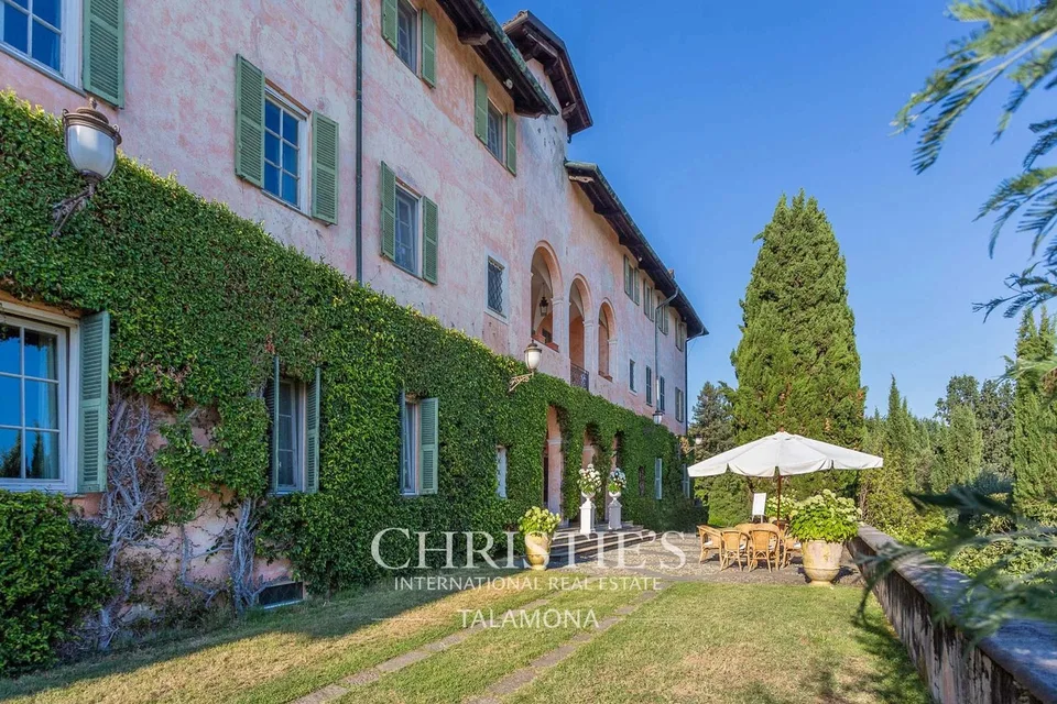 Villa di lusso con grande parco e interni storici a Biella