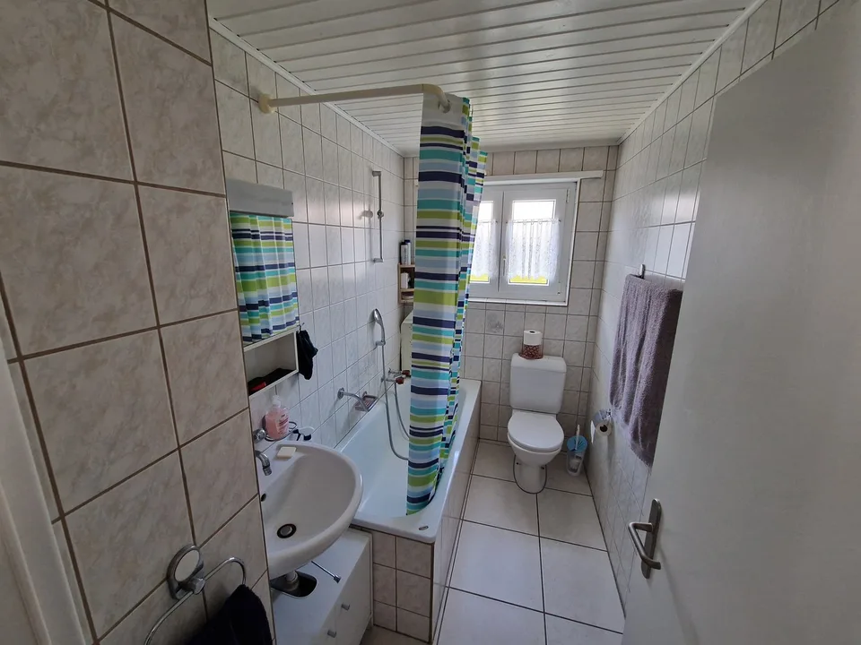 Einfamilienhaus 5.5 Zimmer mit Garten, Terrasse und Garagen – ruhige Lage in Delémont – Foto 6 von 11