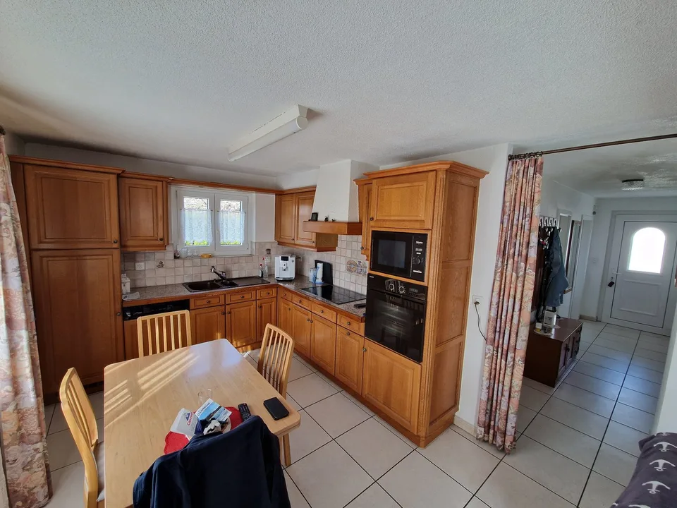 Casa indipendente 5.5 locali con giardino, terrazza e garage – zona tranquilla a Delémont