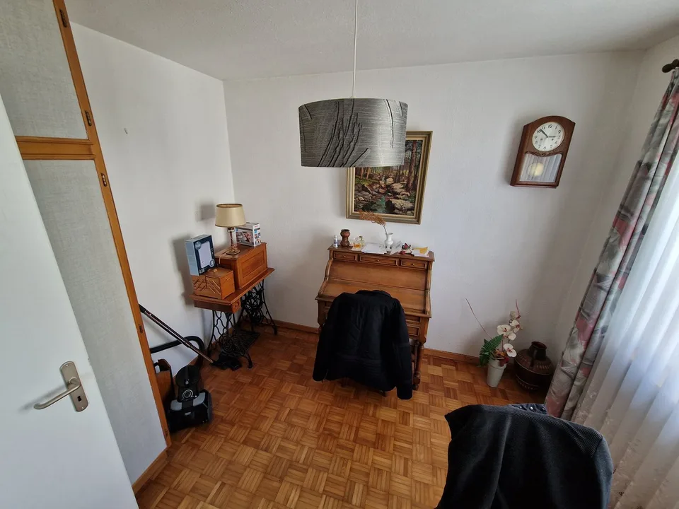 Einfamilienhaus 5.5 Zimmer mit Garten, Terrasse und Garagen – ruhige Lage in Delémont – Foto 7 von 11