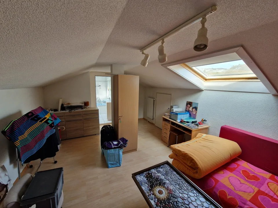 Einfamilienhaus 5.5 Zimmer mit Garten, Terrasse und Garagen – ruhige Lage in Delémont – Foto 8 von 11