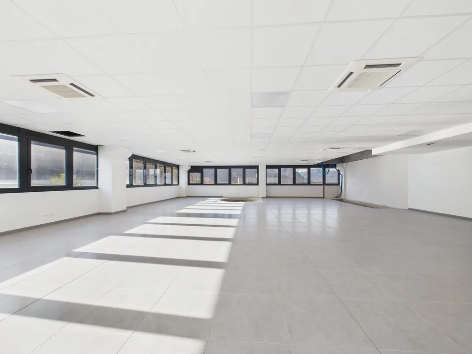 GRANDE SUPERFICIE COMMERCIALE AL PRIMO PIANO – foto 6 di 26