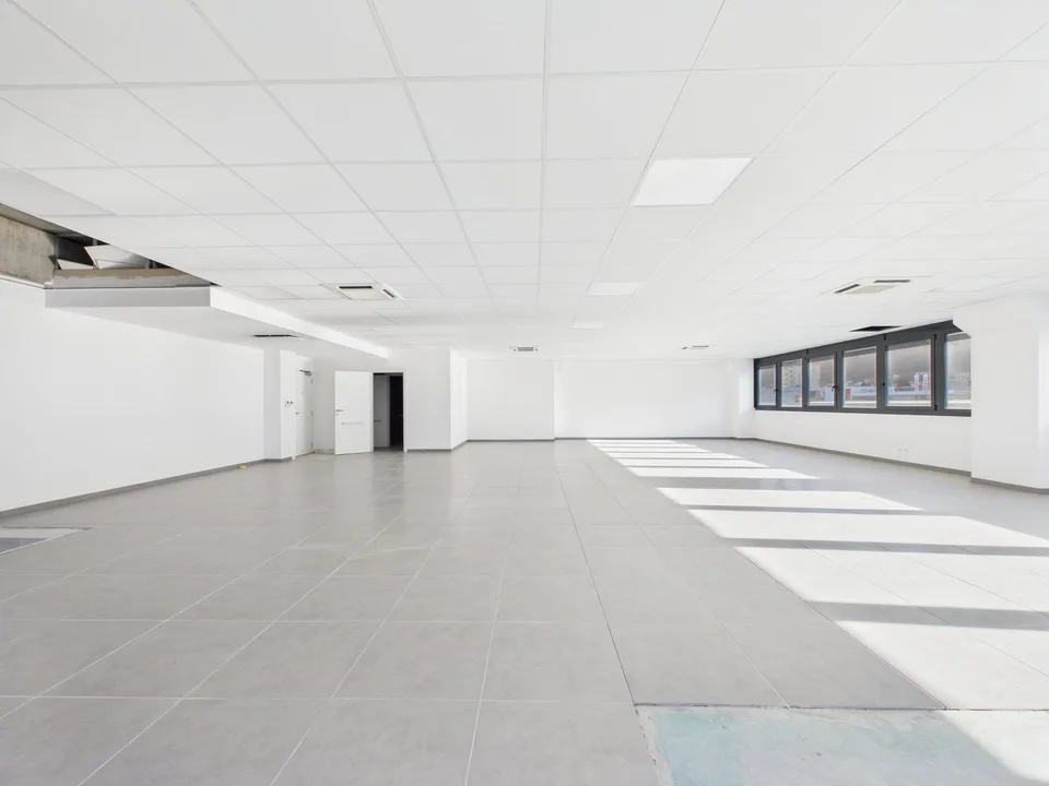 GRANDE SUPERFICIE COMMERCIALE AL PRIMO PIANO – foto 13 di 26
