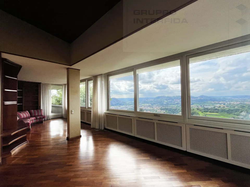 VILLA CONTEMPORANEA CON PISCINA – foto 8 di 13