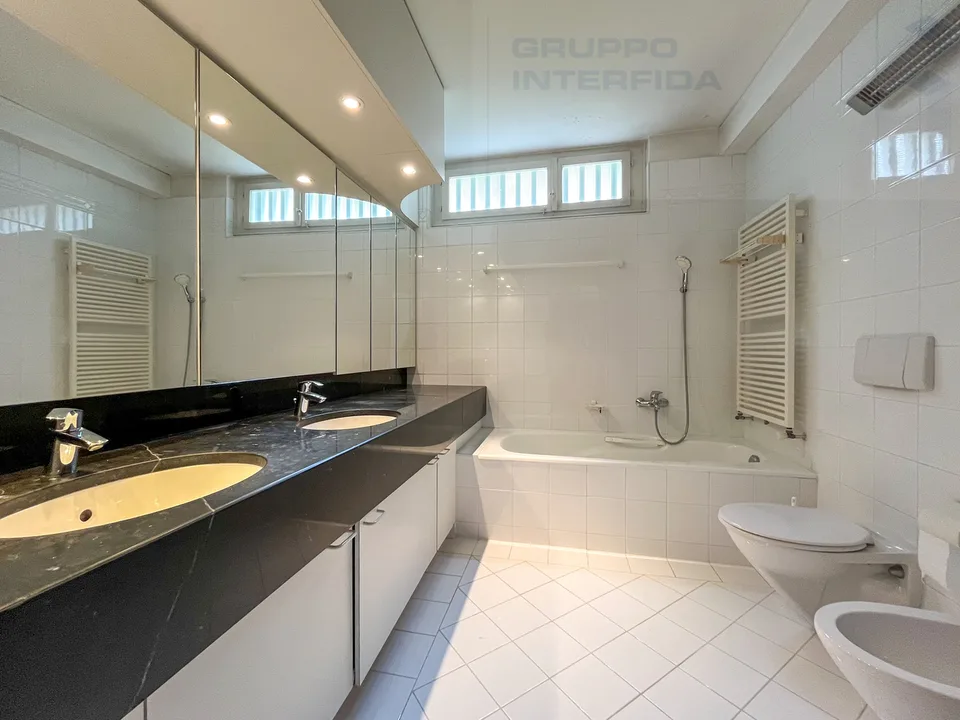 VILLA CONTEMPORANEA CON PISCINA – foto 9 di 13