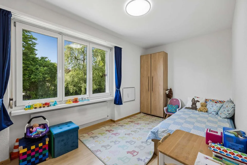Family-friendly 5.5-room apartment with potential in Nürensdorf
