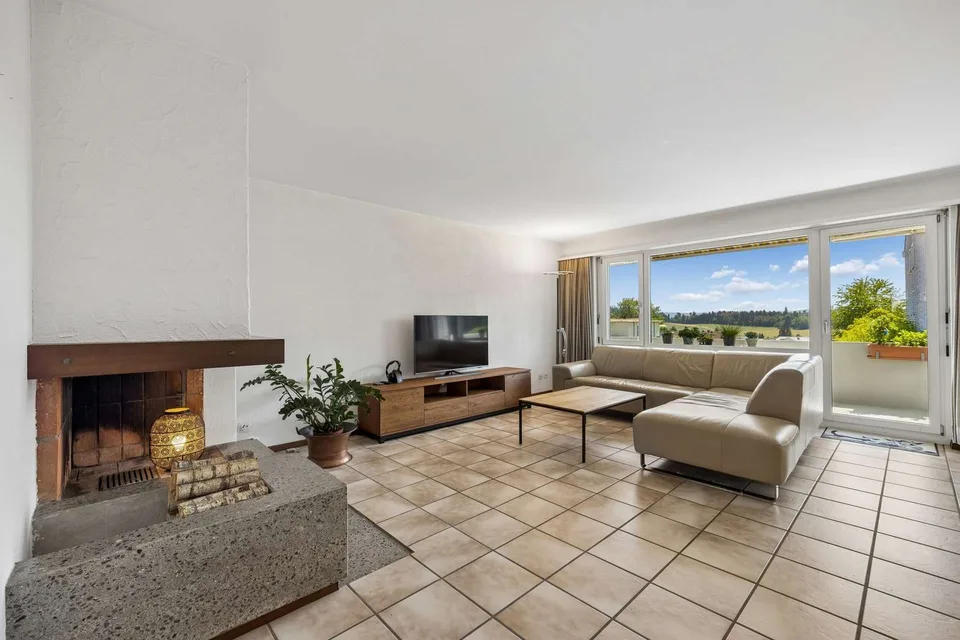 Family-friendly 5.5-room apartment with potential in Nürensdorf