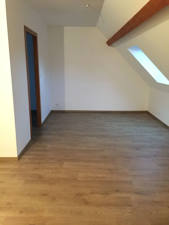 Zu verkaufen - Immobilienensemble aus zwei Reihenhäusern - Relans (Jura)