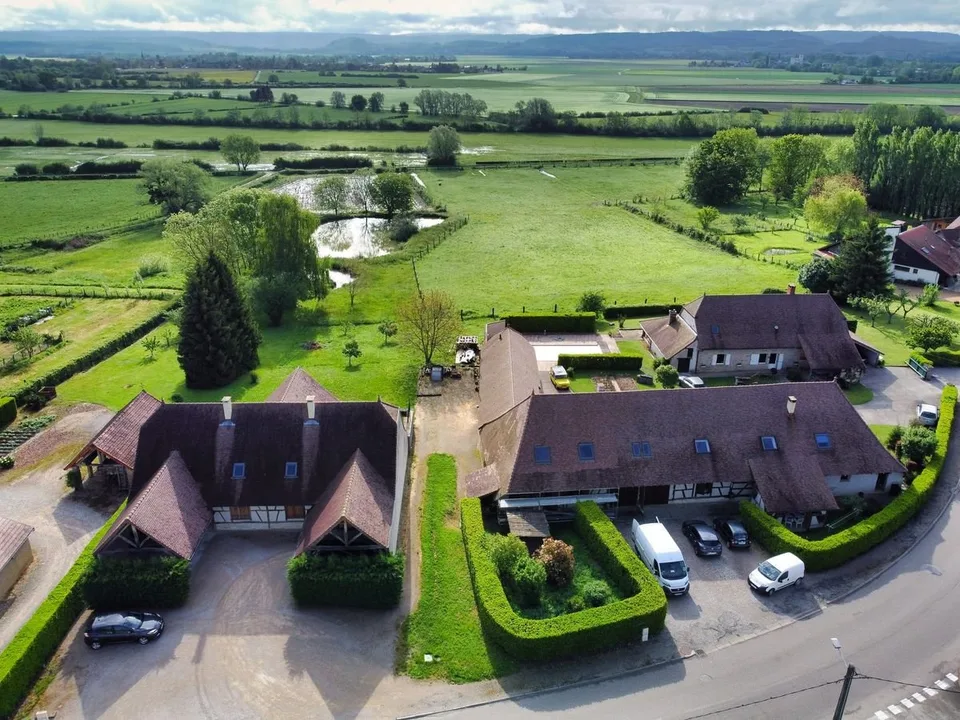 À vendre - Ensemble immobilier de deux maisons mitoyennes - Relans (Jura)