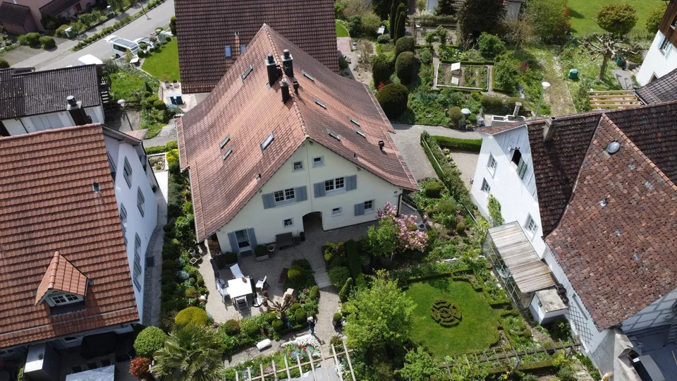 *RESERVIERT* Exklusive 3.5-Zimmer-Maisonettewohnung mit Gartenparadies