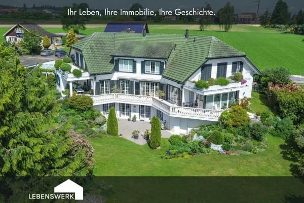Landhausvilla mit parkähnlichem Garten  Exklusives Wohnen im Dorfkern