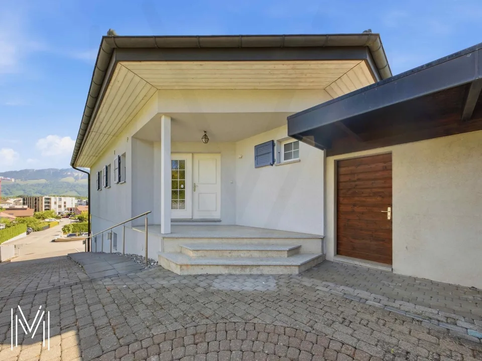 Außergewöhnliche 6,5-Zimmer-Villa in einer ruhigen Wohngegend mit außergewöhnlichem Blick!