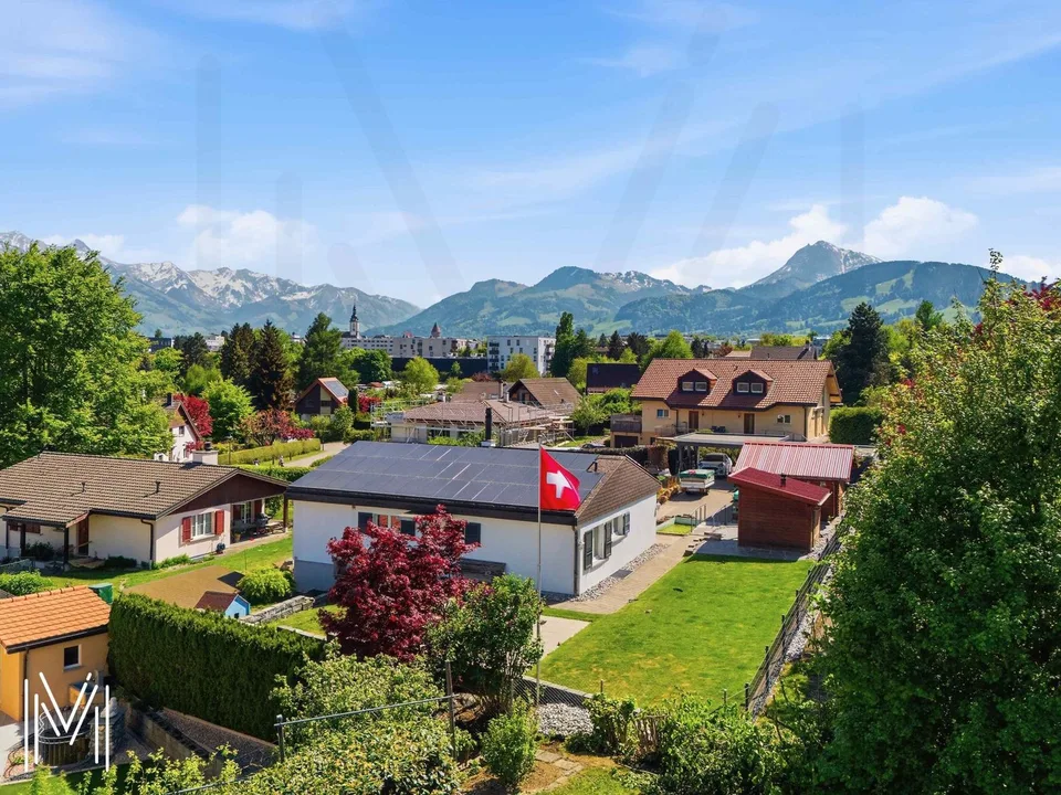 Außergewöhnliche 6,5-Zimmer-Villa in einer ruhigen Wohngegend mit außergewöhnlichem Blick!