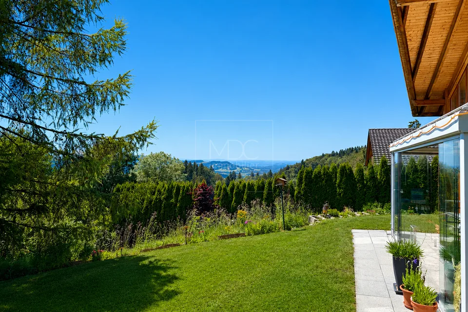 Bello chalet contemporaneo con vista panoramica a Châtel-St-Denis