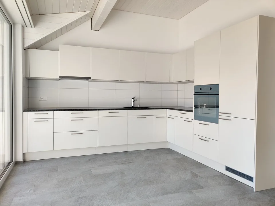 Appartement spacieux et lumineux de 4½ pièces sous les toits