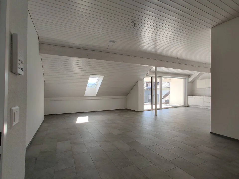 Appartement spacieux et lumineux de 4½ pièces sous les toits