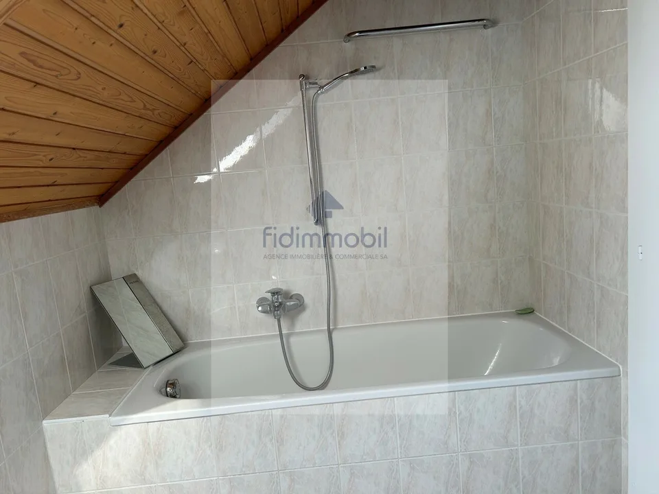 BEL APPARTEMENT PARTIELLEMENT RÉNOVÉ DANS DEMEURE VILLAGEOISE – photo 11 sur 13