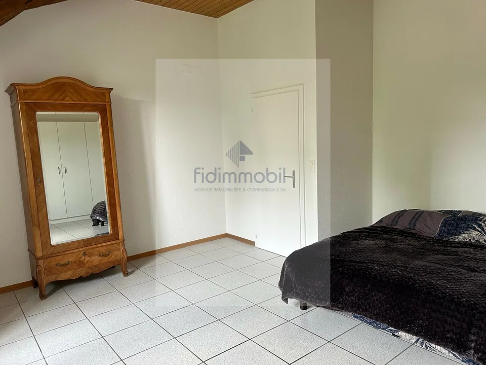 BEL APPARTEMENT PARTIELLEMENT RÉNOVÉ DANS DEMEURE VILLAGEOISE – photo 8 sur 13