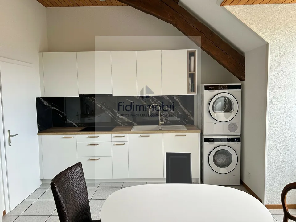 BEL APPARTEMENT PARTIELLEMENT RÉNOVÉ DANS DEMEURE VILLAGEOISE
