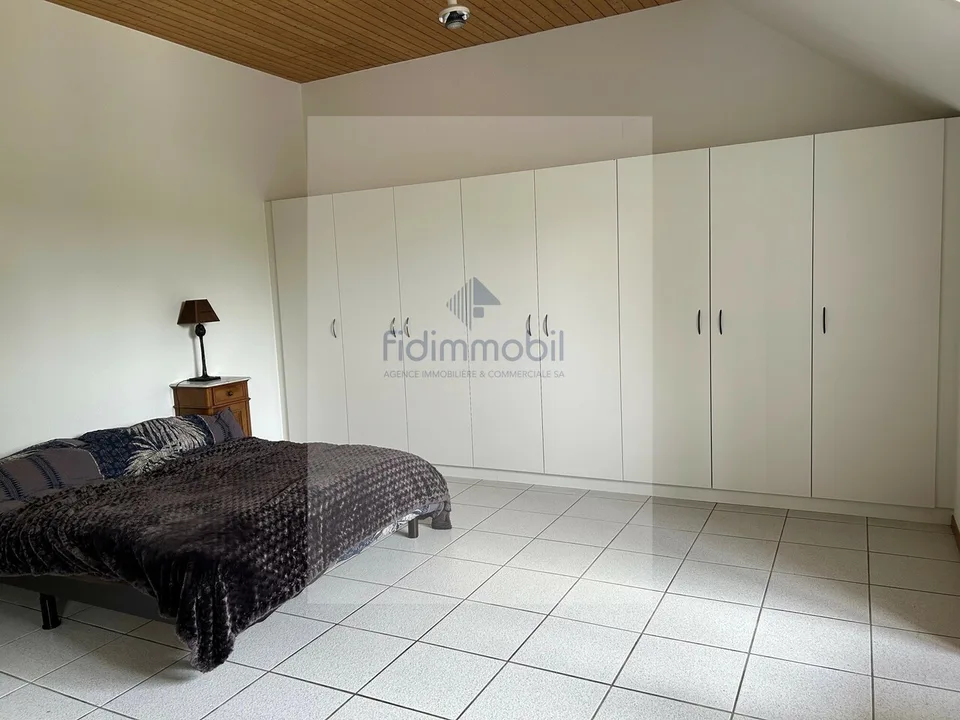 BEL APPARTEMENT PARTIELLEMENT RÉNOVÉ DANS DEMEURE VILLAGEOISE – photo 7 sur 13