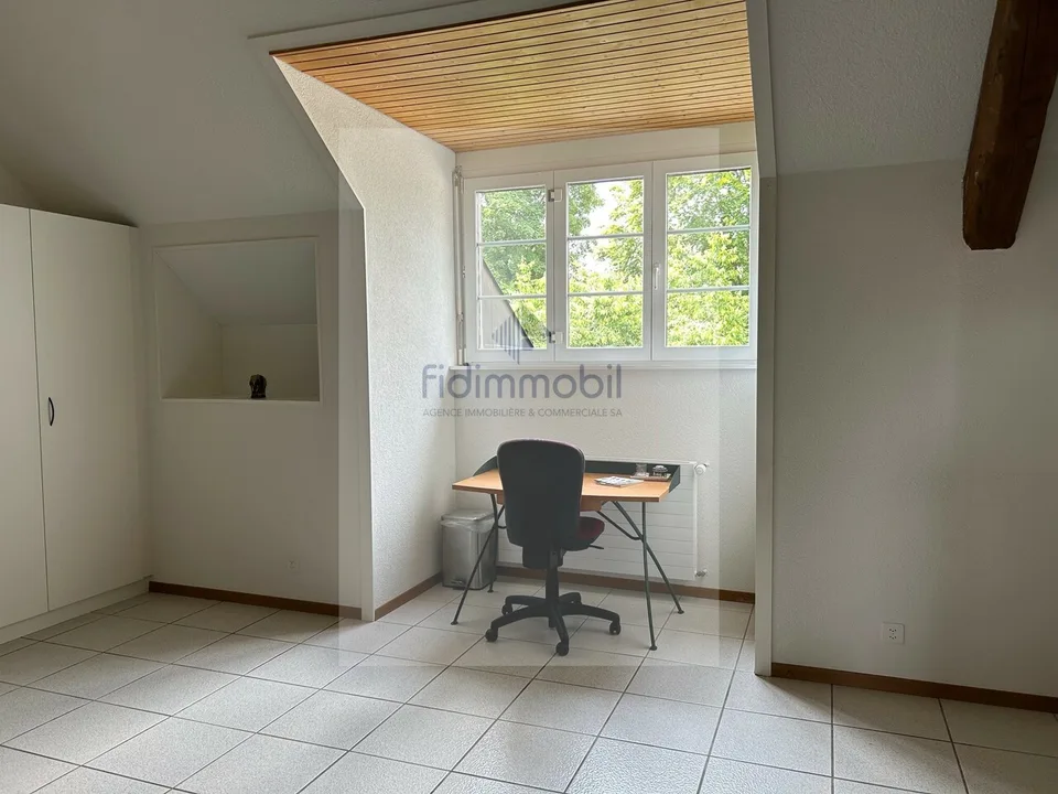 BEL APPARTEMENT PARTIELLEMENT RÉNOVÉ DANS DEMEURE VILLAGEOISE – photo 10 sur 13