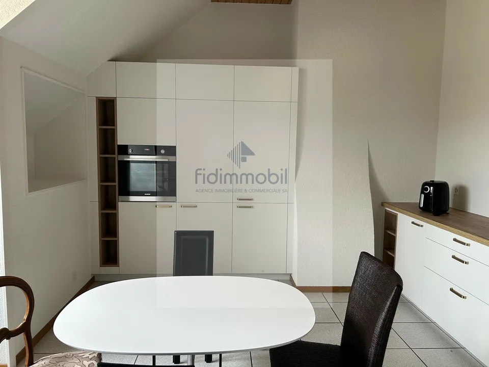 Schönes teilweise renoviertes Apartment in einem Dorfhaus