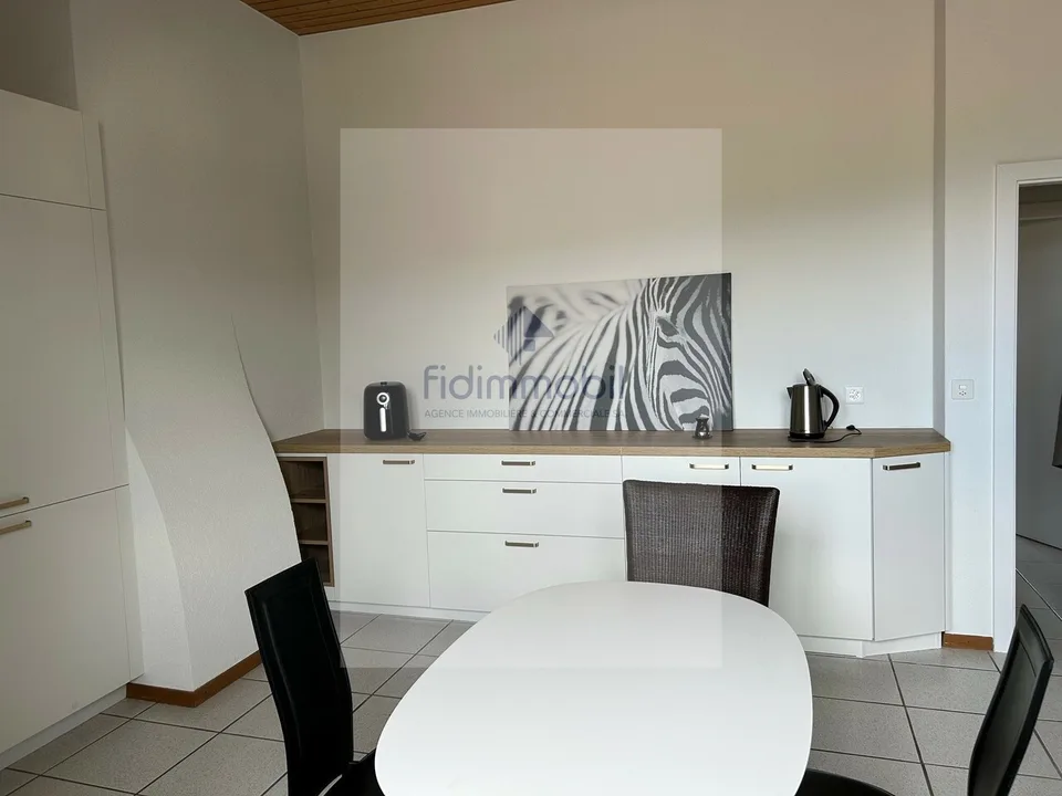 Schönes teilweise renoviertes Apartment in einem Dorfhaus