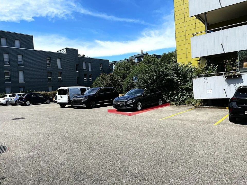 Parcheggio esterno a Münchenbuchsee