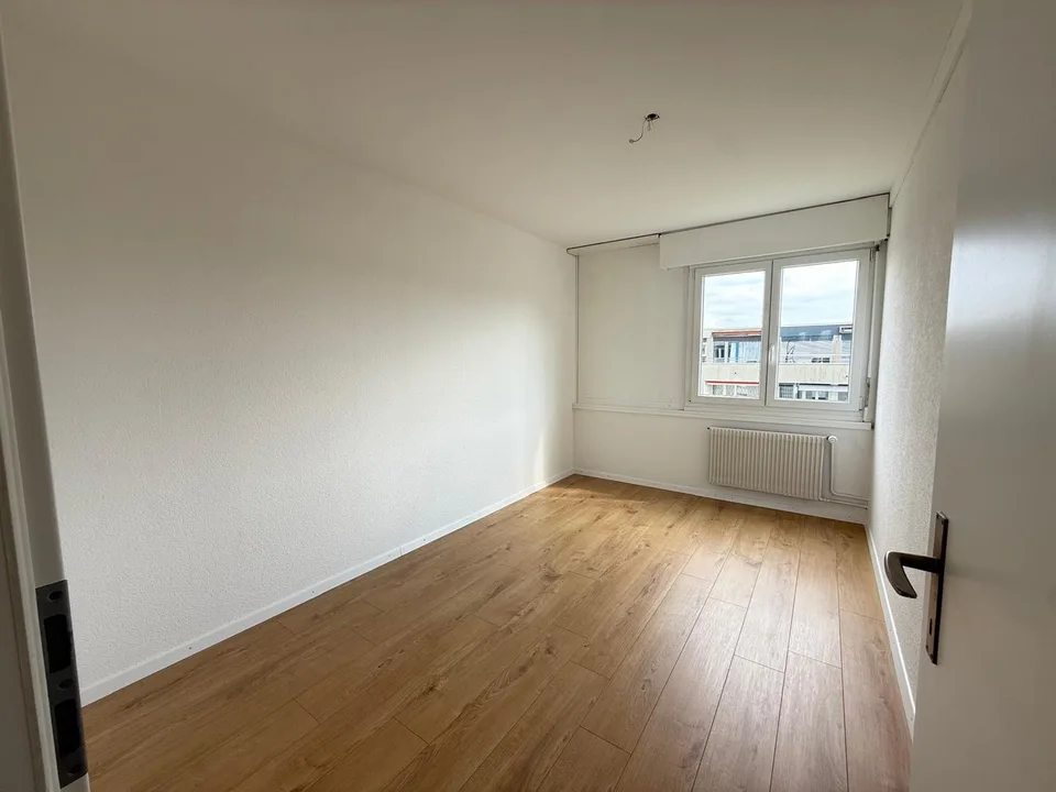 Appartamento moderno di 4 locali con balcone su Untermattweg