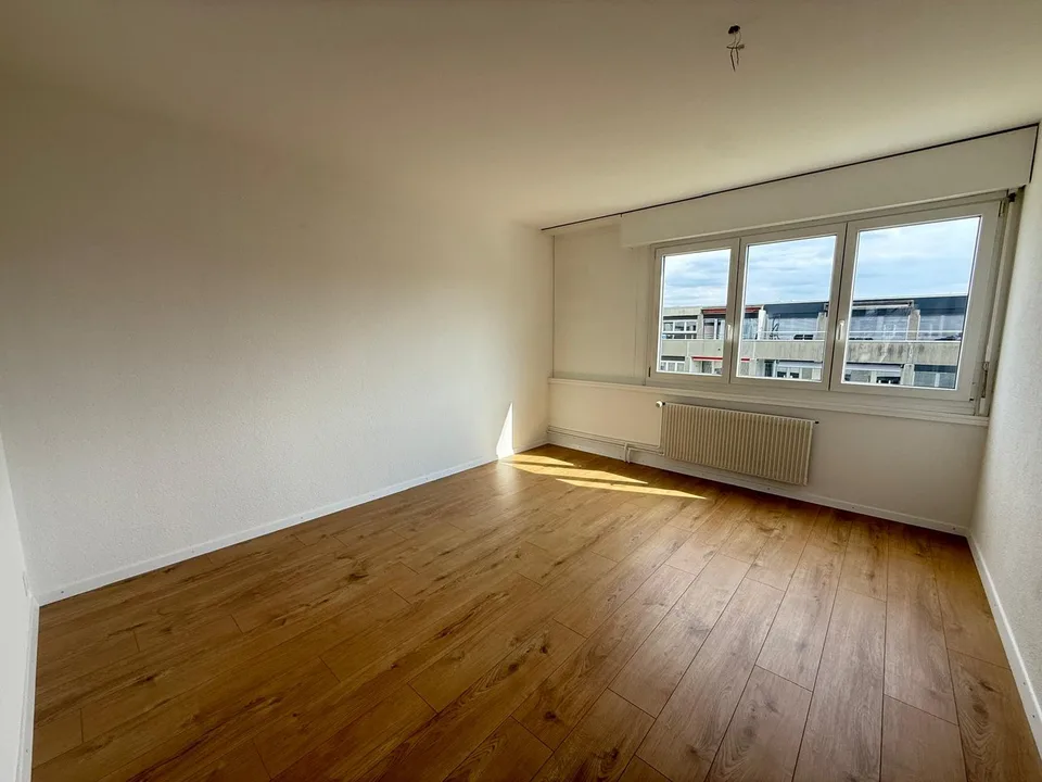 Appartamento moderno di 4 locali con balcone su Untermattweg
