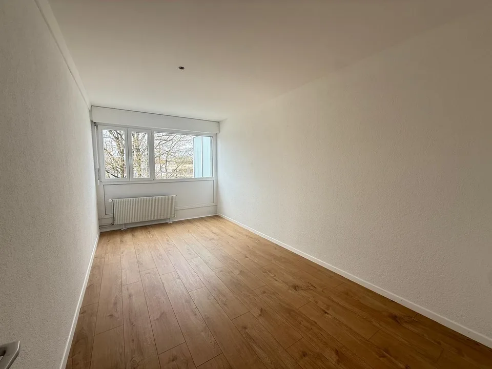 Appartamento moderno di 4 locali con balcone su Untermattweg