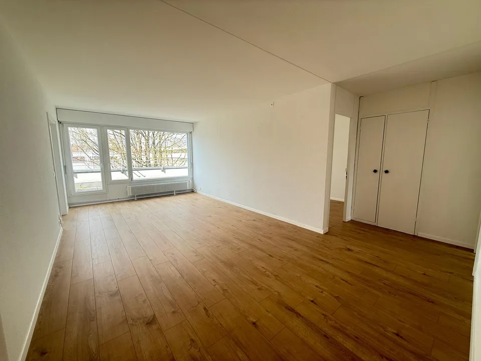 Appartamento moderno di 4 locali con balcone su Untermattweg