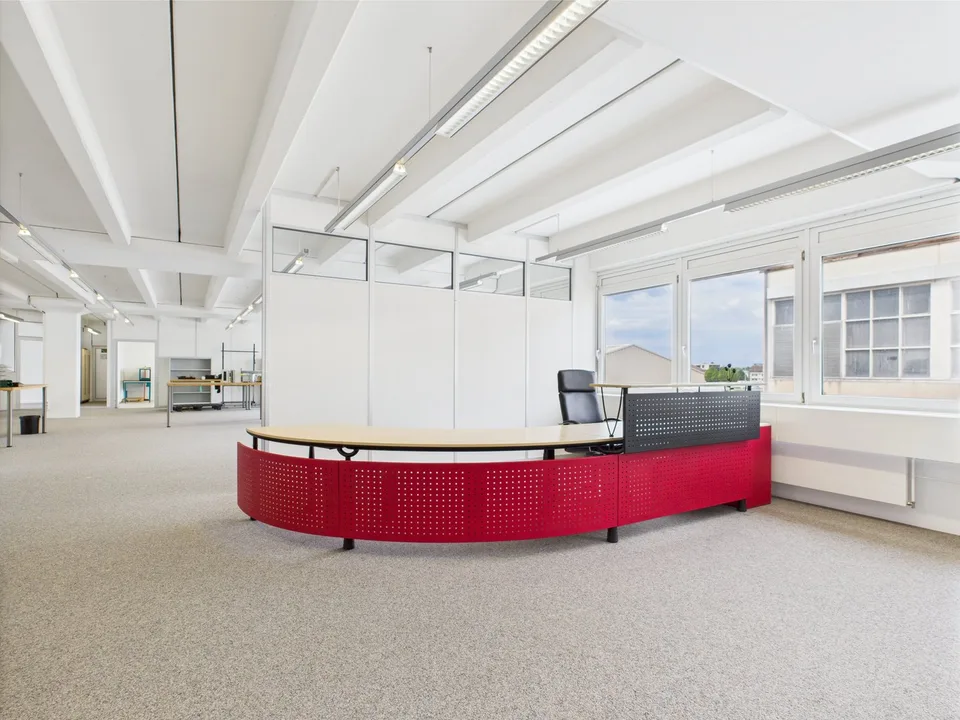 350m2 helle Gewerbefläche mit integrierten Büros