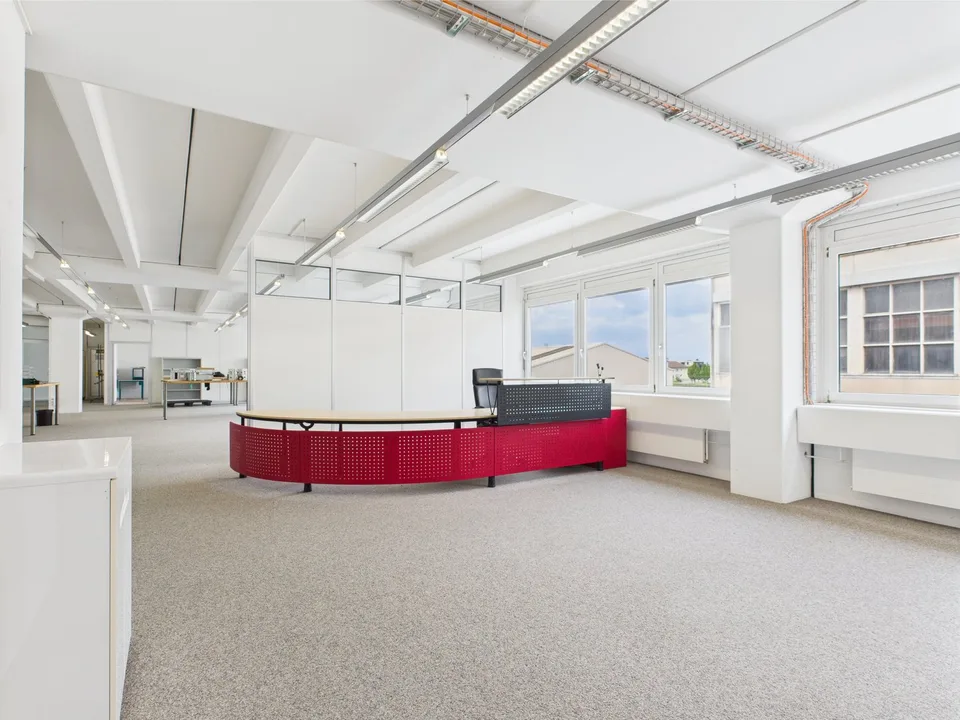 350m2 helle Gewerbefläche mit integrierten Büros