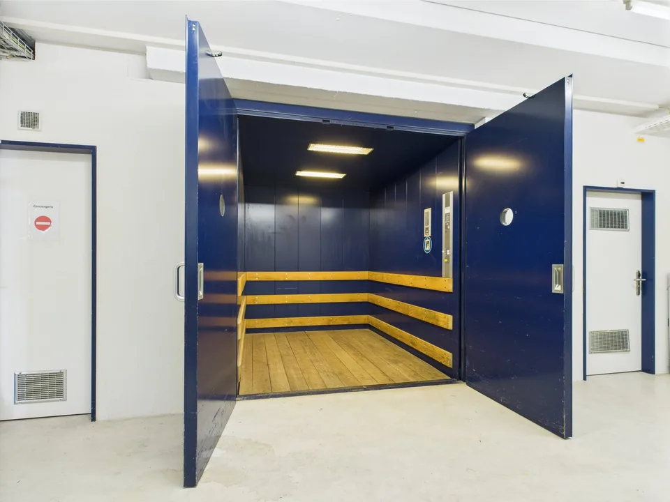 350m2 helle Gewerbefläche mit integrierten Büros – Foto 20 von 21
